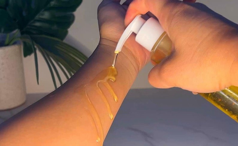 Hydrating Body Oil with Fig Seed Oil – Lightweight Nourishing Body Serum | Natural Glow Oil for Dry Skin | Eczema friendly - Image 2